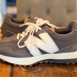 New Balance 327 Sneakers